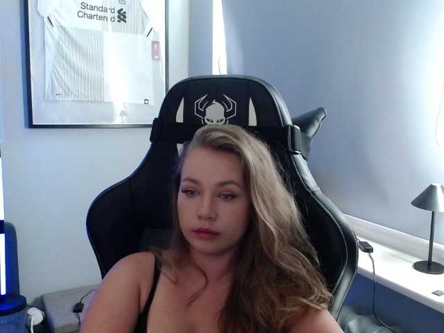 hollyBB live webcam show