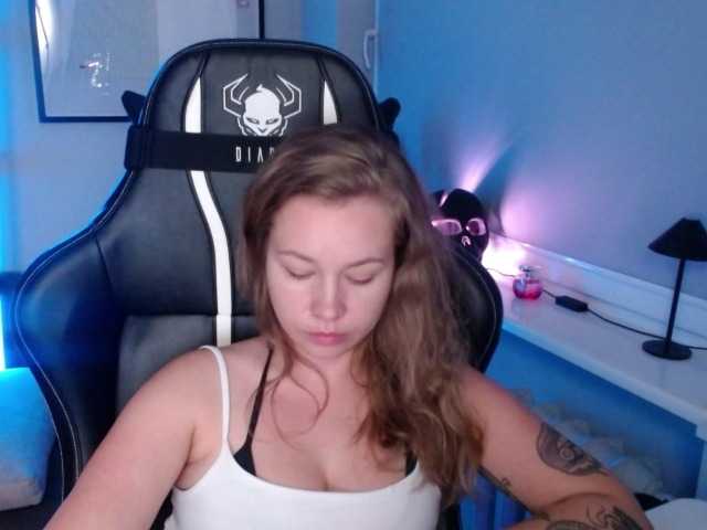 hollyBB live cam on BongaCams