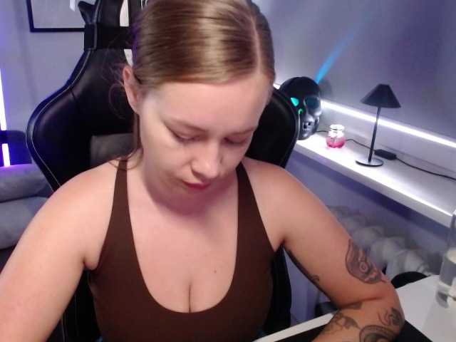 hollyBB live cam on BongaCams