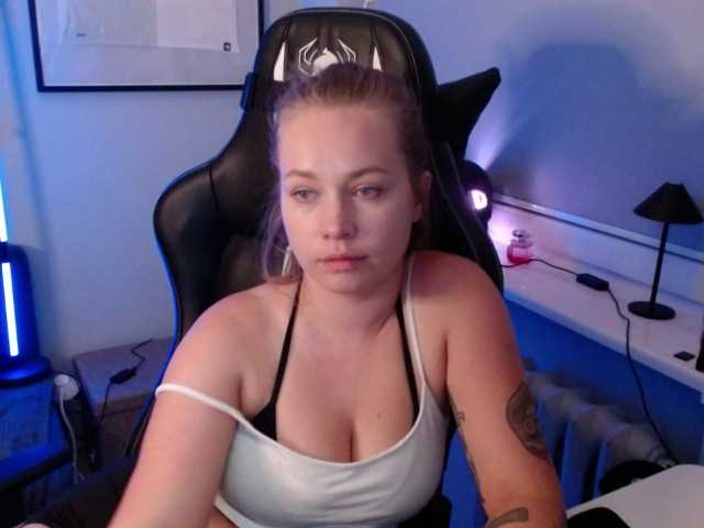 hollyBB live webcam show