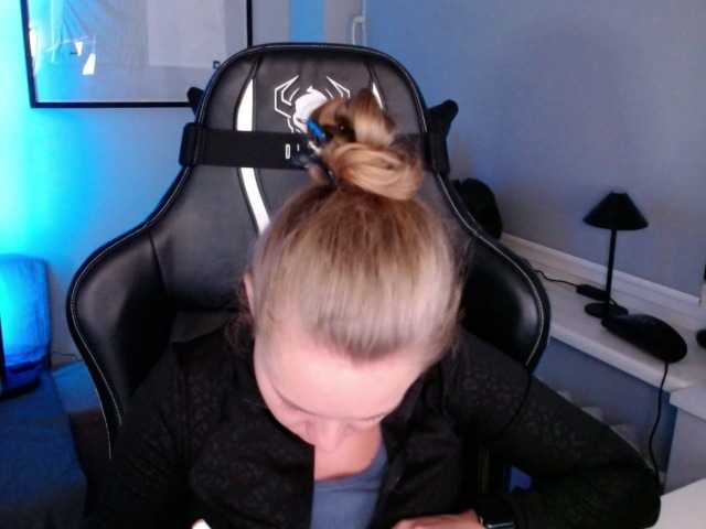 hollyBB live cam on BongaCams