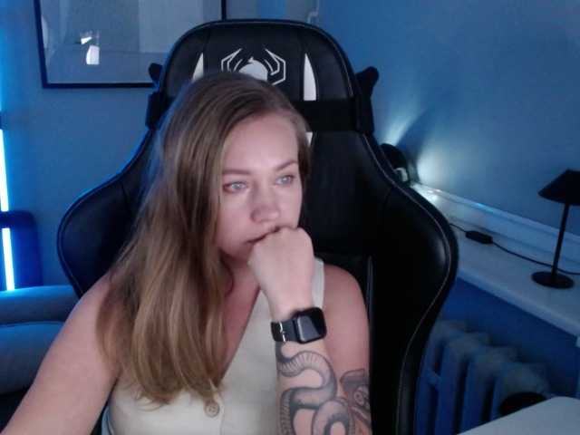 hollyBB live cam on BongaCams