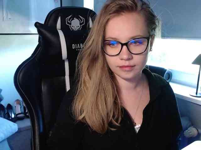 hollyBB webcam