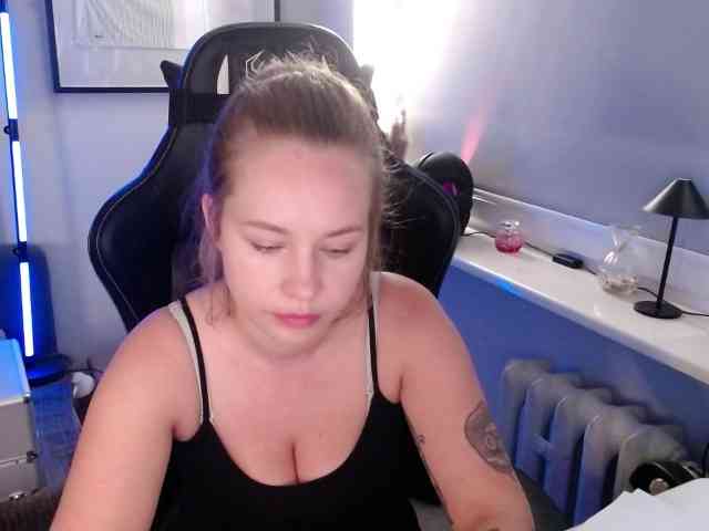 hollyBB webcam