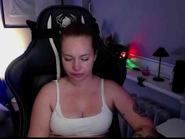 hollyBB webcam
