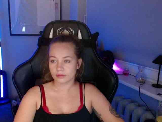 hollyBB webcam