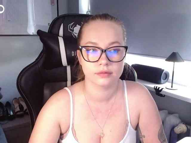 Model: hollyBB
