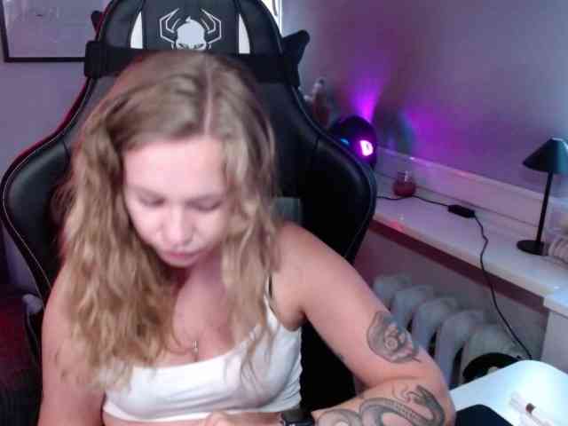 hollyBB webcam