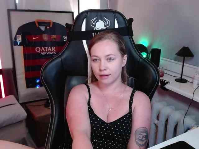 hollyBB webcam