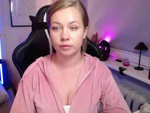 hollyBB webcam