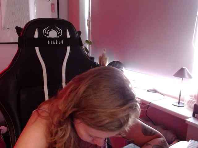 hollyBB webcam