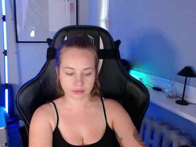 hollyBB webcam