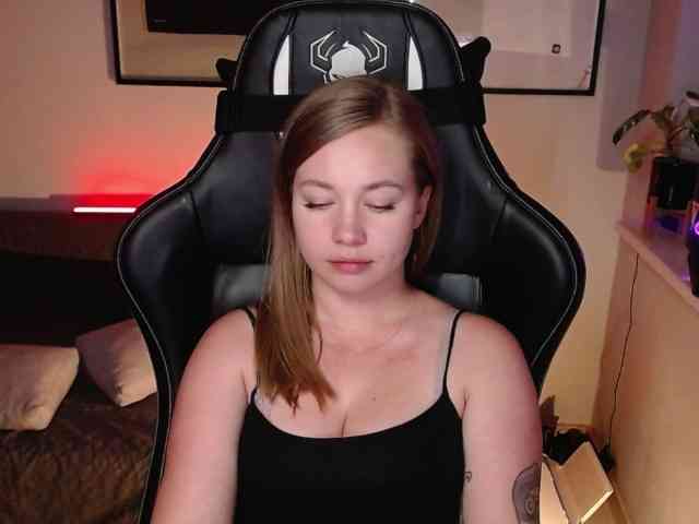 hollyBB webcam