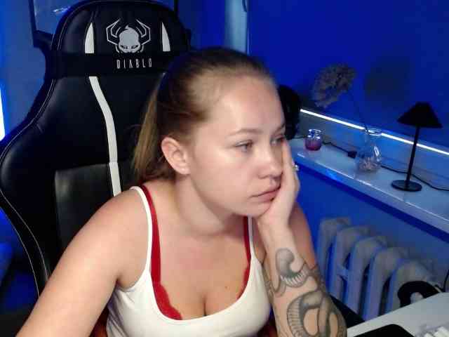 Model: hollyBB