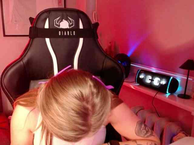 Model: hollyBB