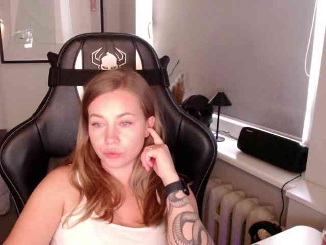 hollyBB webcam