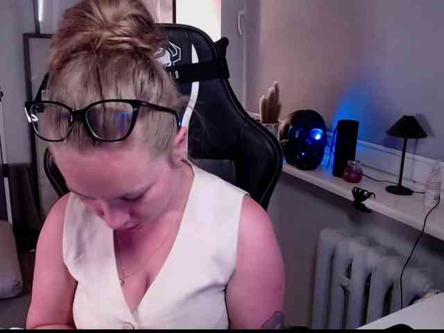 hollyBB webcam
