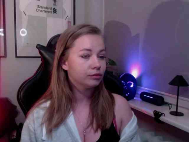 hollyBB webcam
