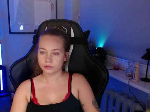hollyBB webcam