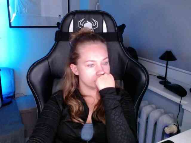 hollyBB webcam