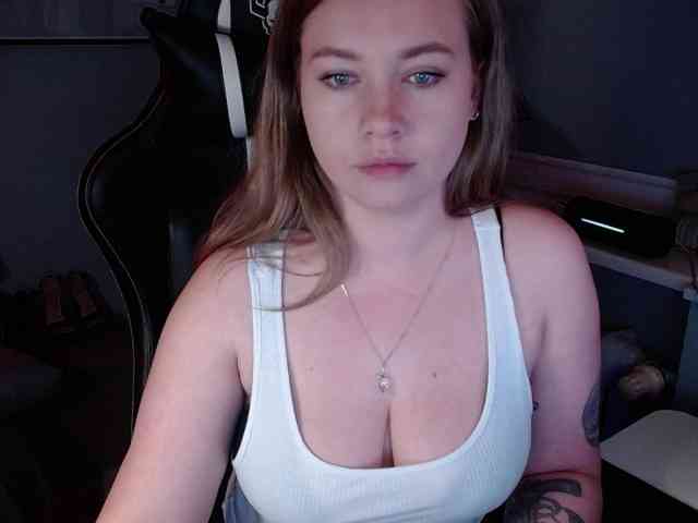 Model: hollyBB