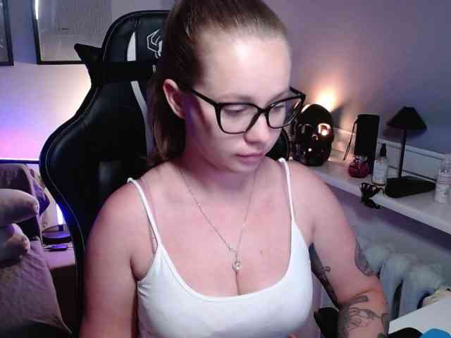 hollyBB webcam