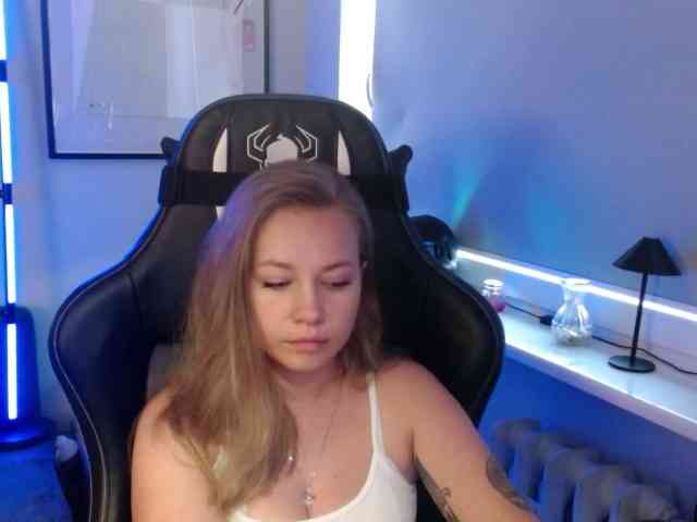 hollyBB webcam