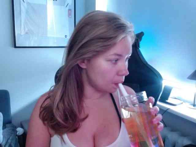 hollyBB webcam