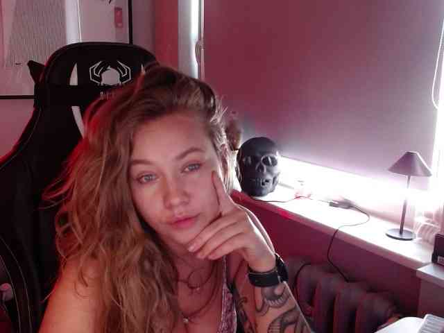 hollyBB webcam