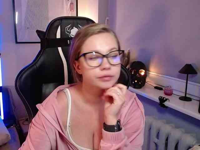 hollyBB webcam