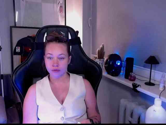 hollyBB webcam