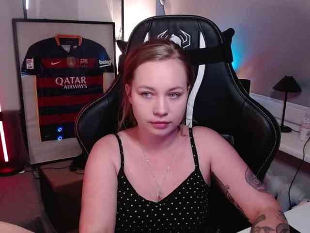 hollyBB webcam