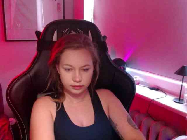 hollyBB webcam
