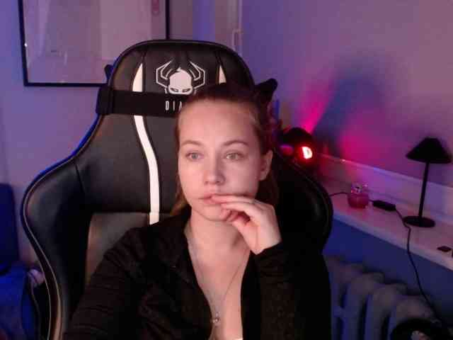 hollyBB webcam
