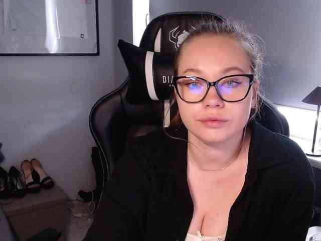 hollyBB webcam