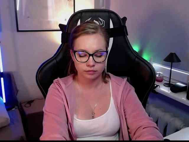 hollyBB webcam