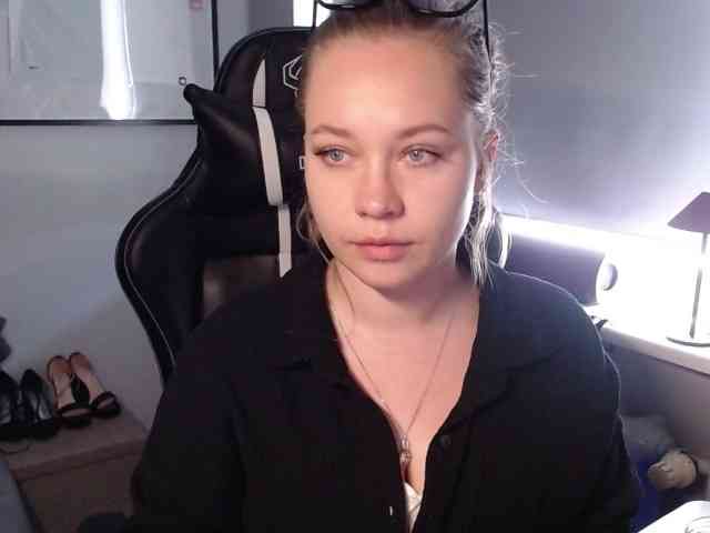 hollyBB webcam