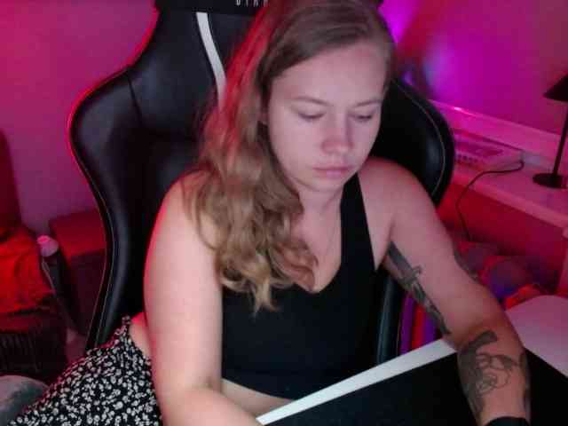 hollyBB webcam