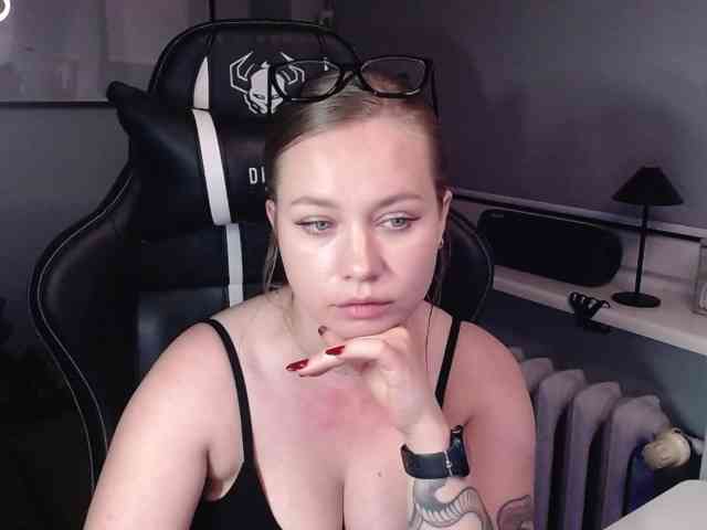hollyBB webcam