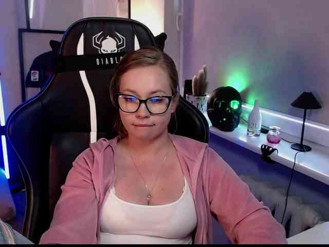 hollyBB webcam
