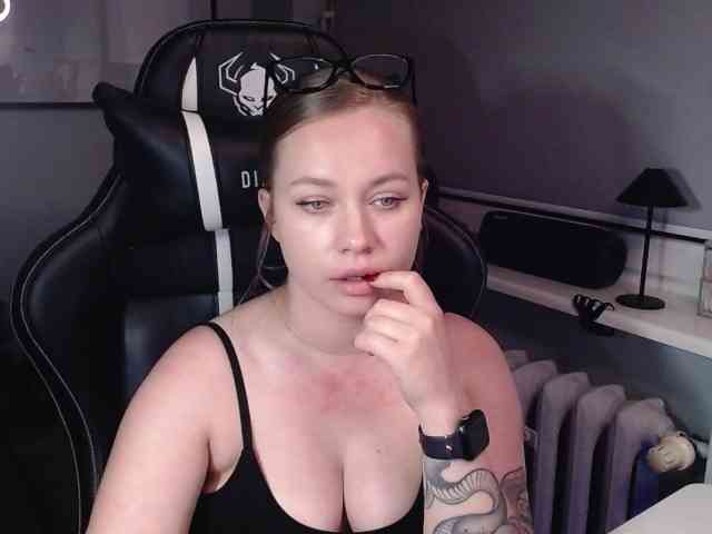 hollyBB webcam
