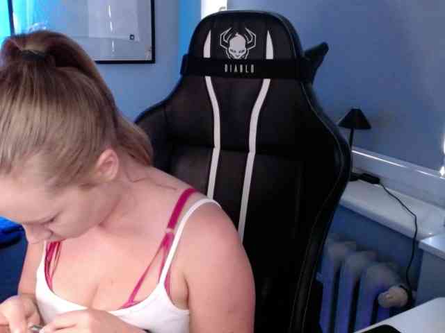 Model: hollyBB