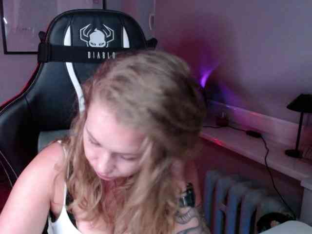 hollyBB webcam
