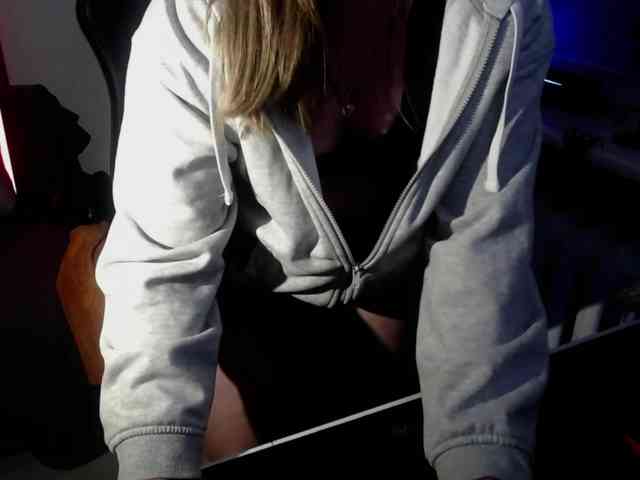 hollyBB webcam