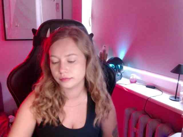 hollyBB webcam