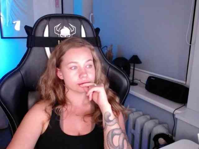 hollyBB webcam