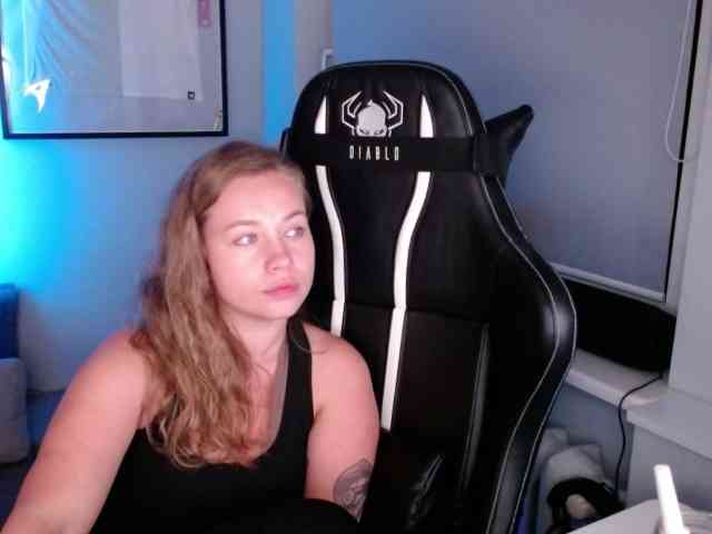 hollyBB webcam