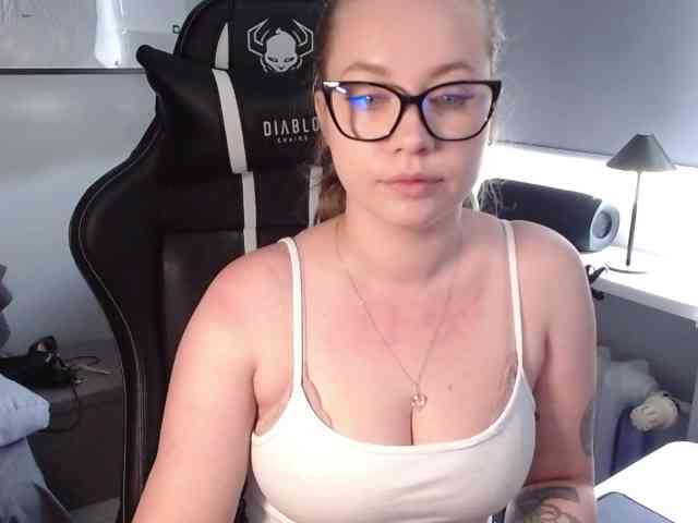 Model: hollyBB