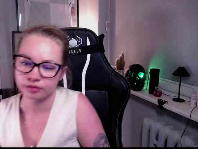 hollyBB webcam