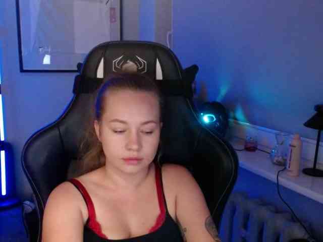 hollyBB webcam